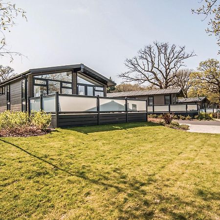 Отель Woodside Coastal Retreat Fishbourne  Экстерьер фото