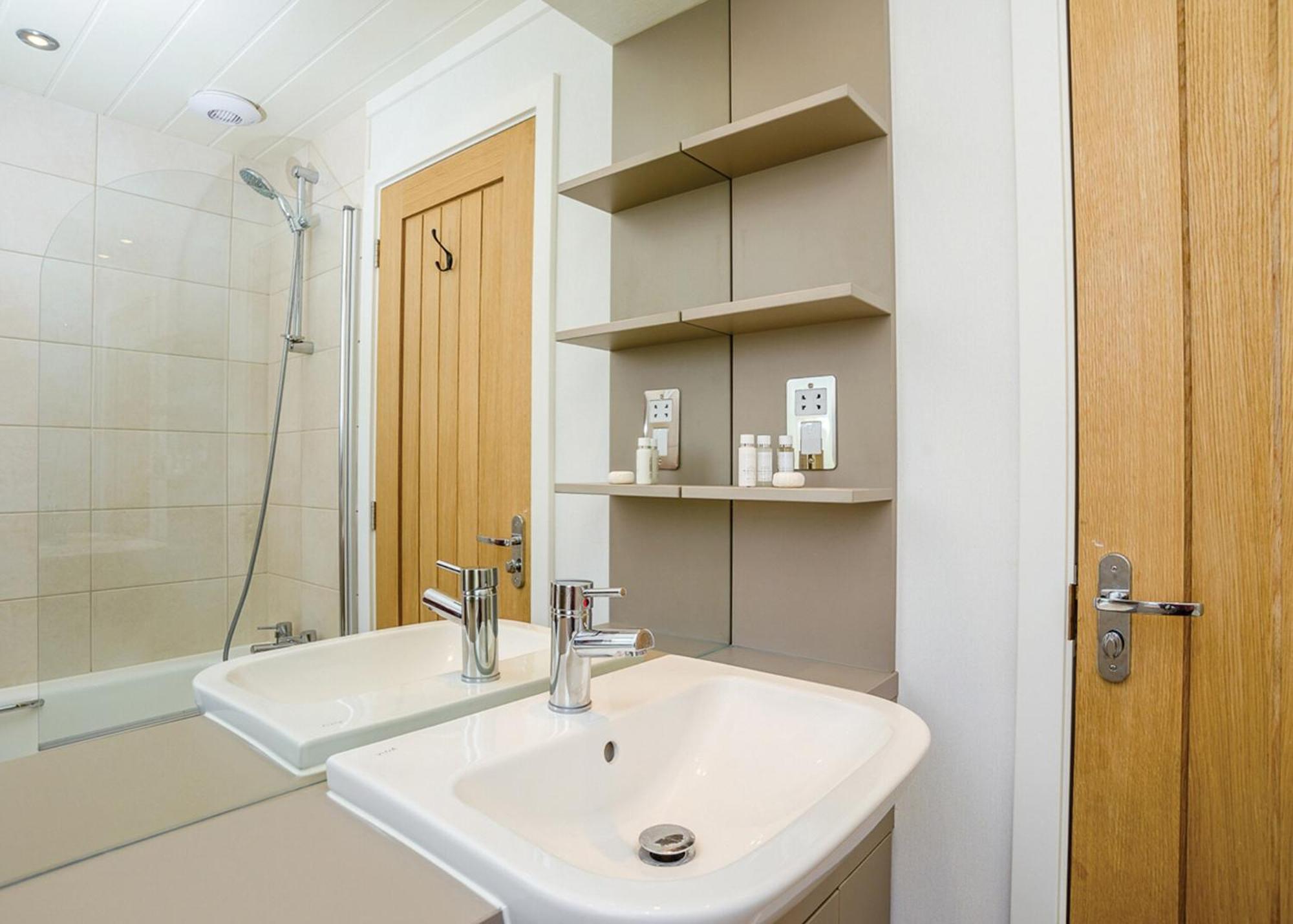 Отель Woodside Coastal Retreat Fishbourne  Номер фото